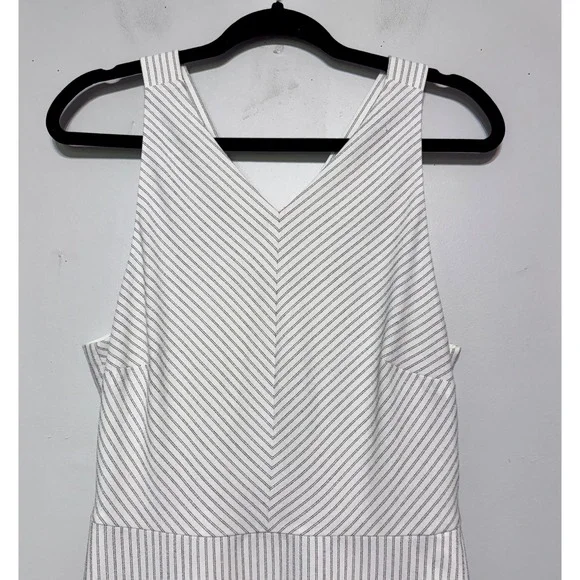 Timeless Minimalist Striped Midi Dress Size 10 Coastal Grandmother Clean Girl - Picture 2 of 7